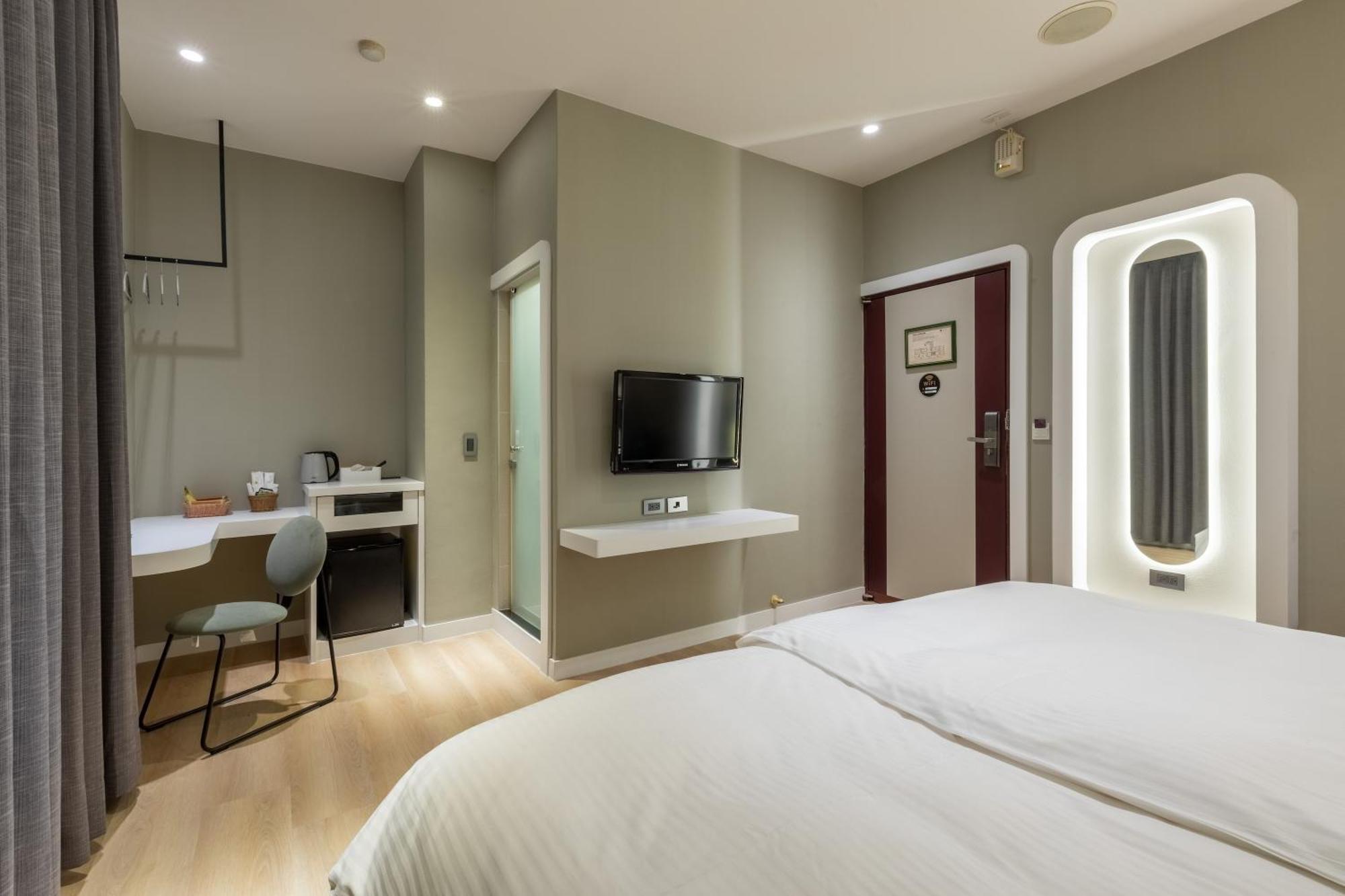 Fu Hsiang Hotel Yilan Room photo